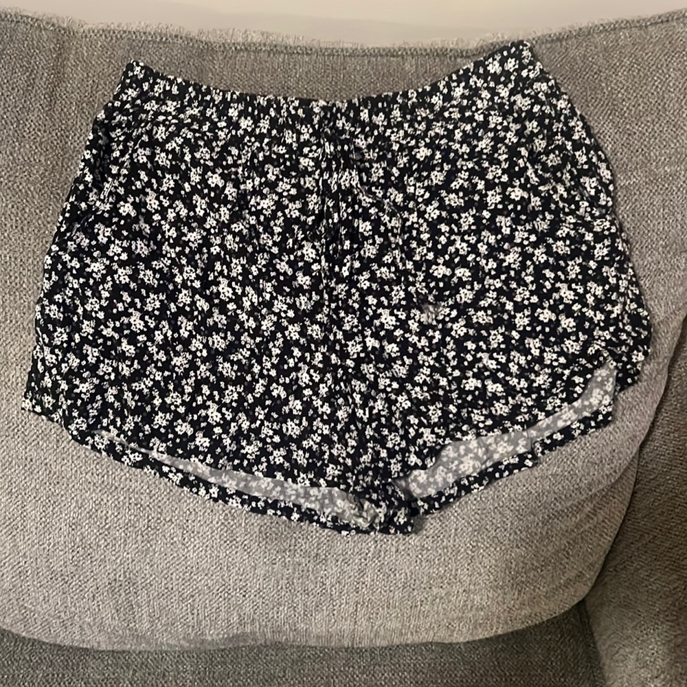 Black and white floral shorts with pockets